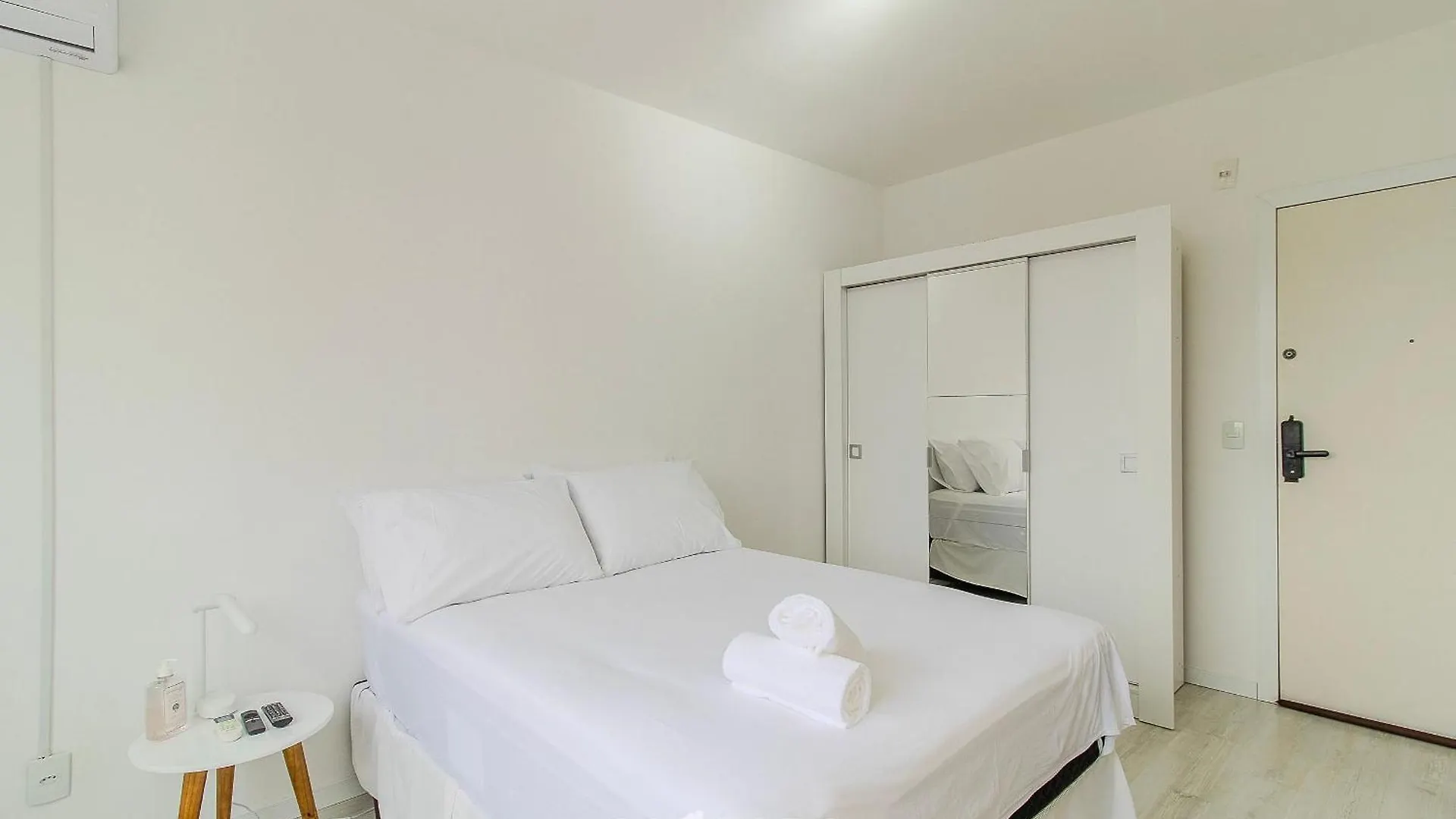 Florianópolis Evas - Apartamentos Charmosos Com Vista Mar Em Floripa דירה
